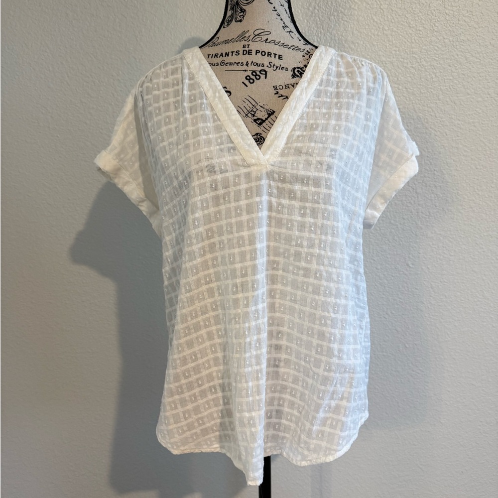 GAP White Textured V Neck Blouse Size Medium